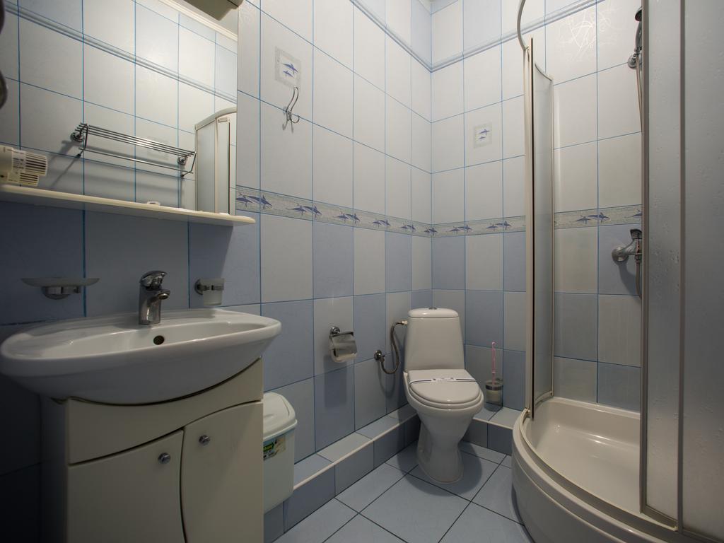 Gala Hotel Kamianets-Podilskyi Phòng bức ảnh