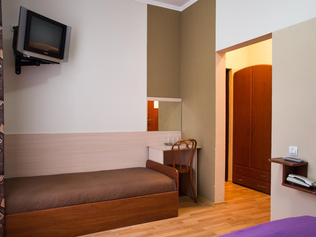 Gala Hotel Kamianets-Podilskyi Phòng bức ảnh