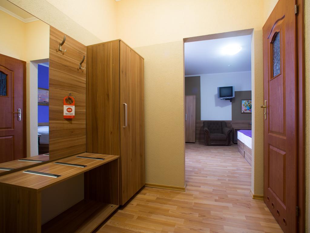 Gala Hotel Kamianets-Podilskyi Phòng bức ảnh
