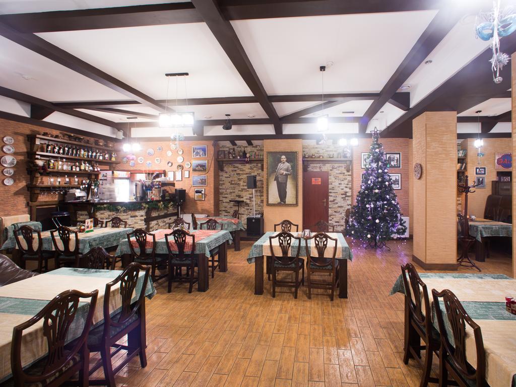 Gala Hotel Kamianets-Podilskyi Ngoại thất bức ảnh
