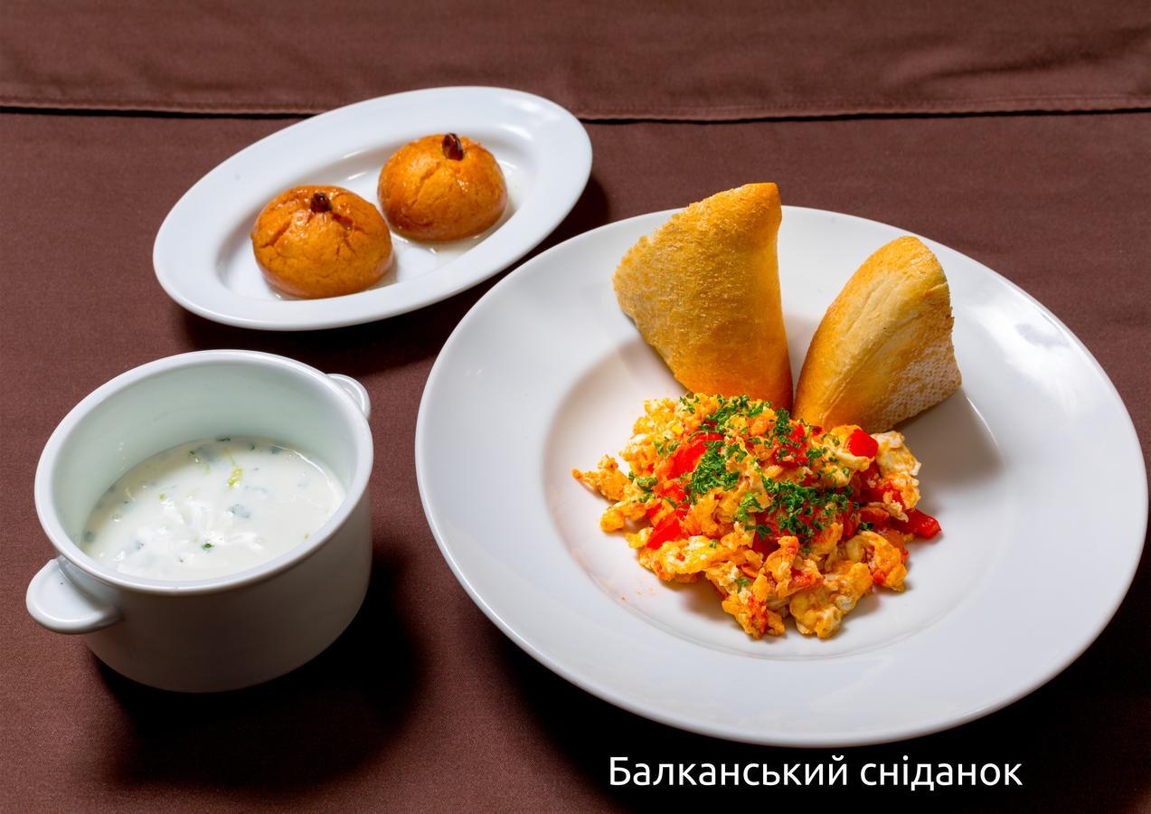 Gala Hotel Kamianets-Podilskyi Ngoại thất bức ảnh